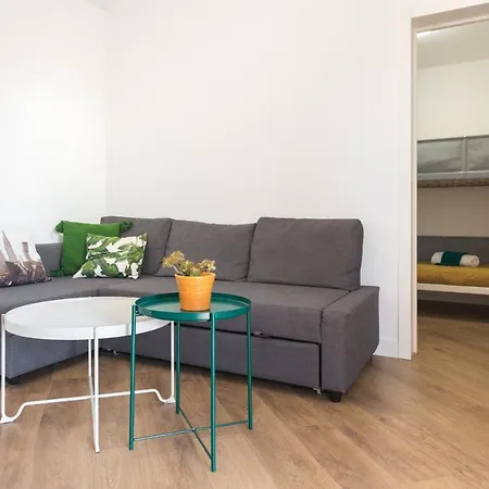 Moderno En * كوستا كالما